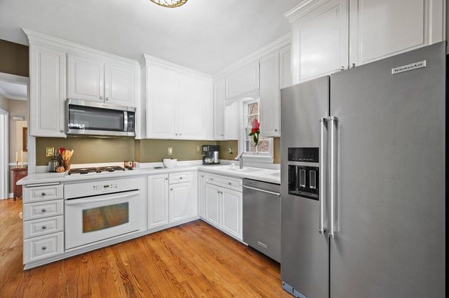 6175 N Kent AVENUE, Whitefish Bay, WI 53217