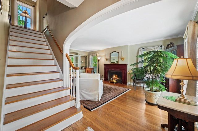 6175 N Kent AVENUE, Whitefish Bay, WI 53217