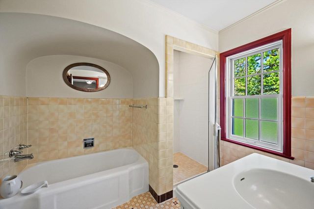 6175 N Kent AVENUE, Whitefish Bay, WI 53217