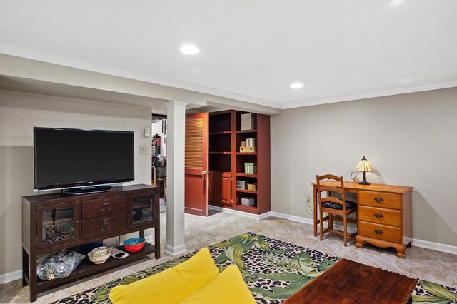 6175 N Kent AVENUE, Whitefish Bay, WI 53217