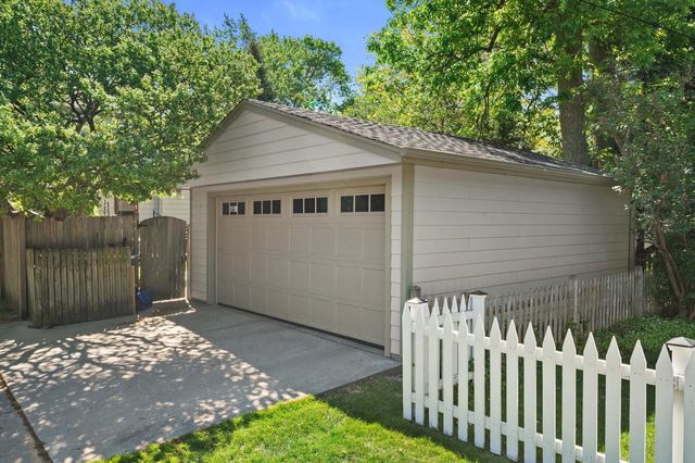 6175 N Kent AVENUE, Whitefish Bay, WI 53217