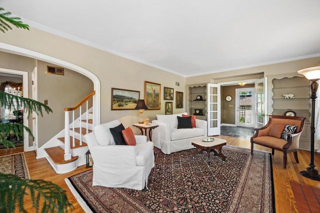 6175 N Kent AVENUE, Whitefish Bay, WI 53217