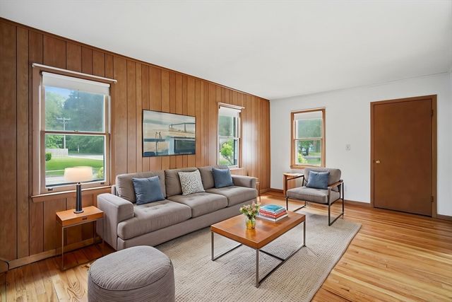 115 Connecticut Ave, Springfield, MA 01104