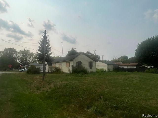 1373 Wells Street, Burton, MI 48529