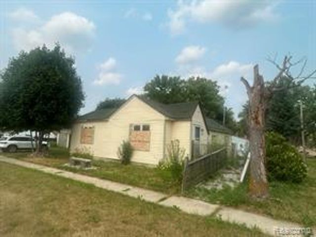 1373 Wells Street, Burton, MI 48529