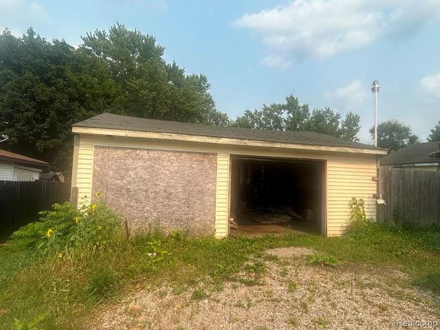 1373 Wells Street, Burton, MI 48529