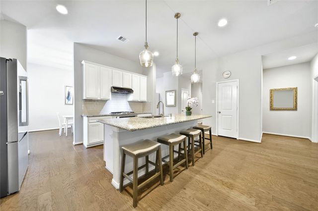 911 River Crossing Drive, Conroe, TX 77384