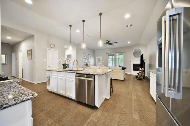 911 River Crossing Drive, Conroe, TX 77384