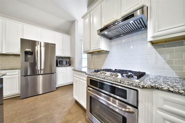 911 River Crossing Drive, Conroe, TX 77384