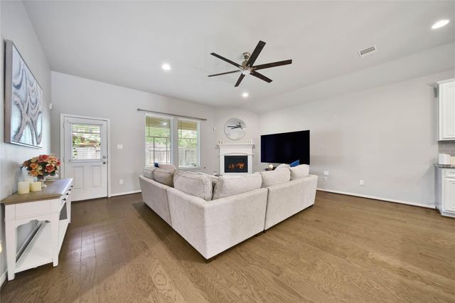 911 River Crossing Drive, Conroe, TX 77384