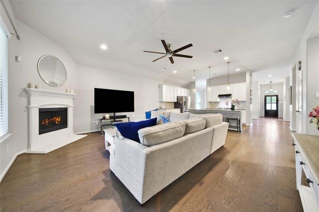 911 River Crossing Drive, Conroe, TX 77384