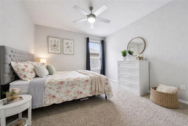 911 River Crossing Drive, Conroe, TX 77384