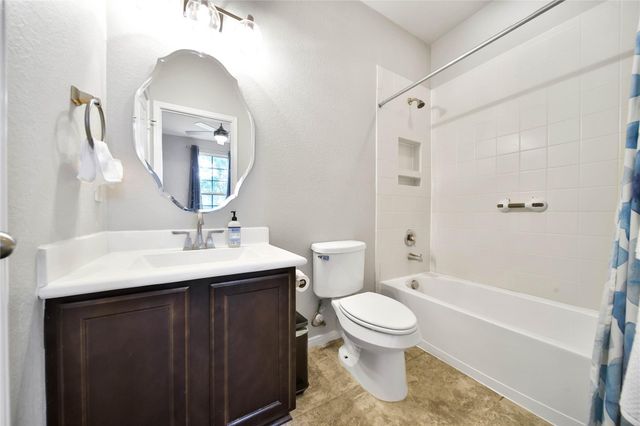 911 River Crossing Drive, Conroe, TX 77384