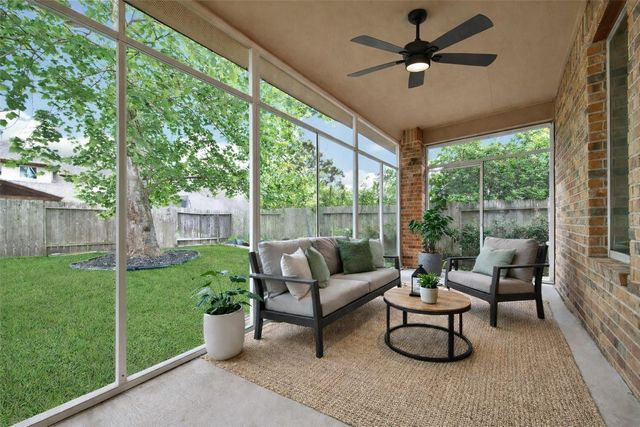 911 River Crossing Drive, Conroe, TX 77384