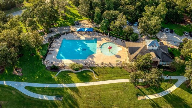 911 River Crossing Drive, Conroe, TX 77384