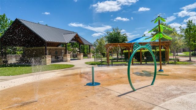 911 River Crossing Drive, Conroe, TX 77384