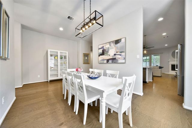 911 River Crossing Drive, Conroe, TX 77384