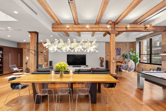 152 W HURON Street 4, Chicago, IL 60654