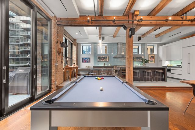 152 W HURON Street 4, Chicago, IL 60654