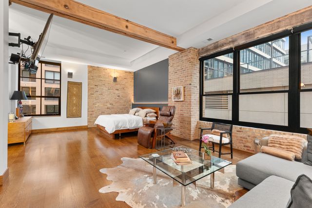 152 W HURON Street 4, Chicago, IL 60654