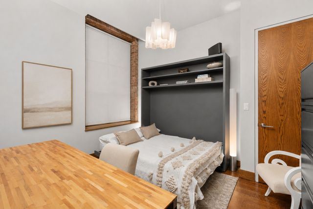 152 W HURON Street 4, Chicago, IL 60654