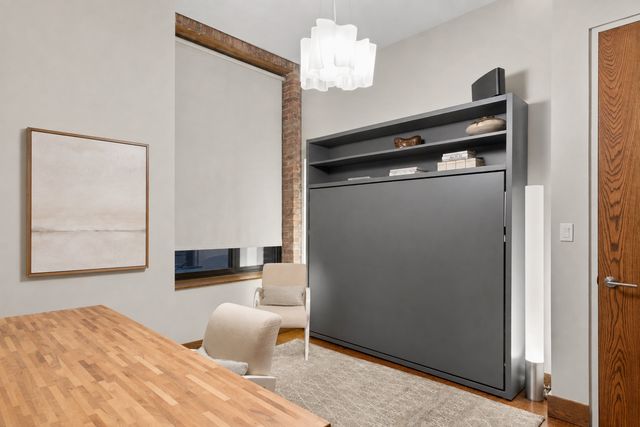 152 W HURON Street 4, Chicago, IL 60654