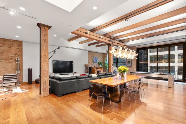 152 W HURON Street 4, Chicago, IL 60654