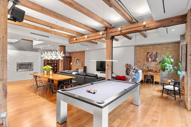 152 W HURON Street 4, Chicago, IL 60654