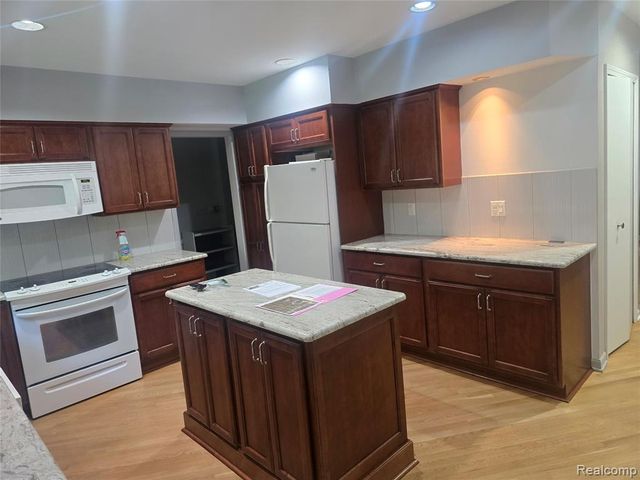 5635 Stanhope Street, West Bloomfield, MI 48322