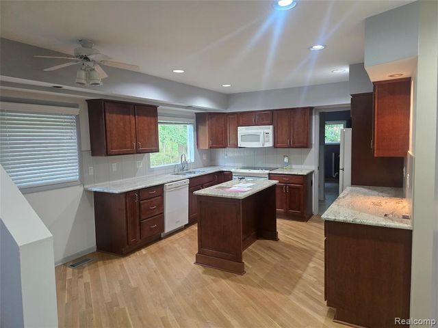 5635 Stanhope Street, West Bloomfield, MI 48322