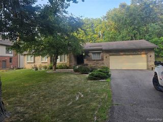 5635 Stanhope Street, West Bloomfield, MI 48322