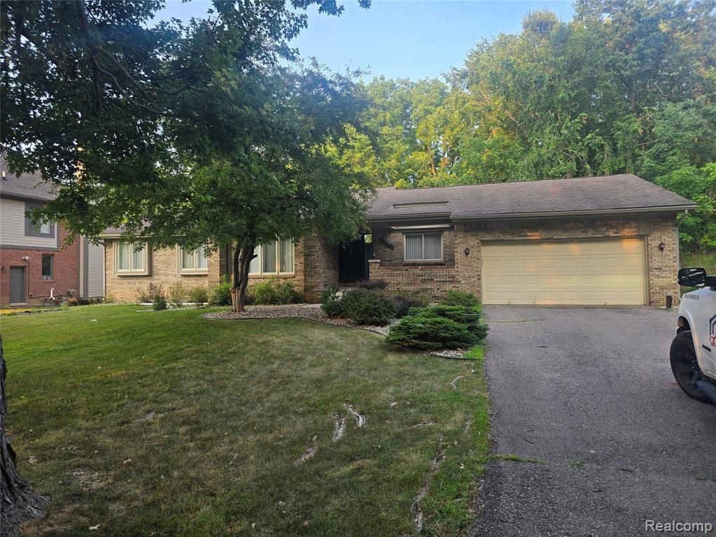 5635 Stanhope Street, West Bloomfield, MI 48322
