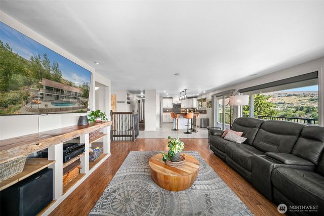 1901 Sleepy Hollow Road, Wenatchee, WA 98801