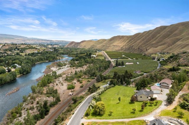1901 Sleepy Hollow Road, Wenatchee, WA 98801