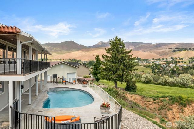 1901 Sleepy Hollow Road, Wenatchee, WA 98801