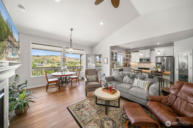 1901 Sleepy Hollow Road, Wenatchee, WA 98801