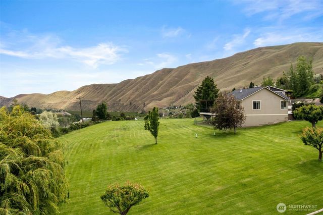 1901 Sleepy Hollow Road, Wenatchee, WA 98801