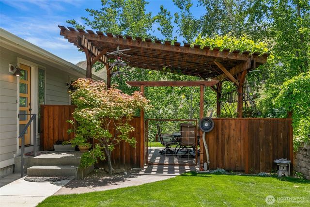 1901 Sleepy Hollow Road, Wenatchee, WA 98801