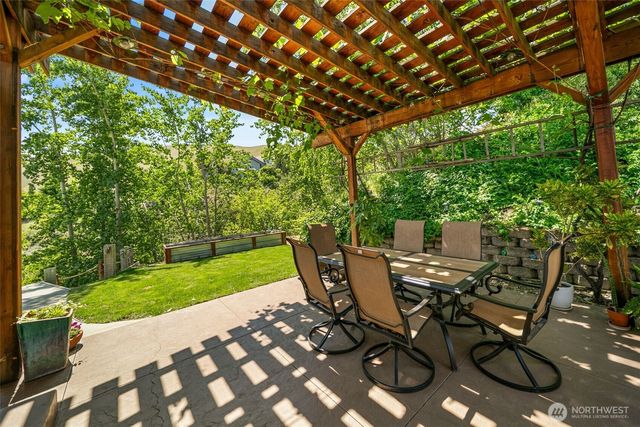 1901 Sleepy Hollow Road, Wenatchee, WA 98801