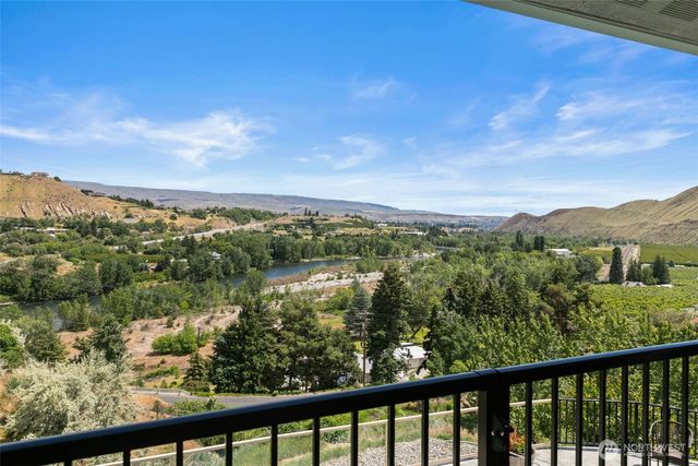 1901 Sleepy Hollow Road, Wenatchee, WA 98801