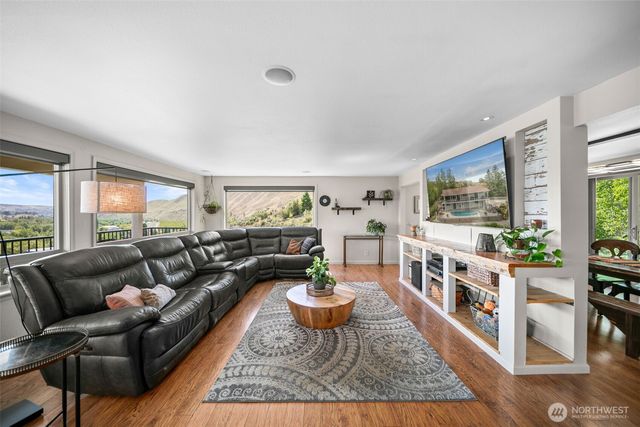 1901 Sleepy Hollow Road, Wenatchee, WA 98801