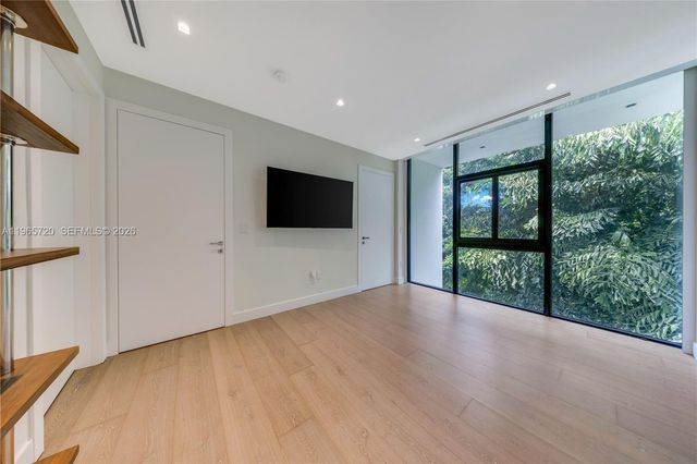 420 N Hibiscus Dr, Miami Beach, FL 33139