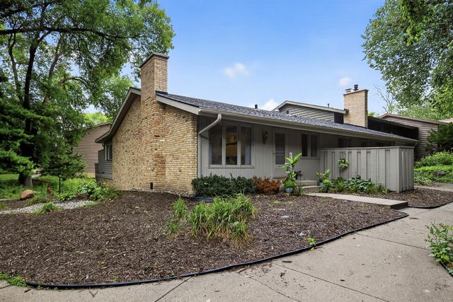 44 Walden Street, Burnsville, MN 55337