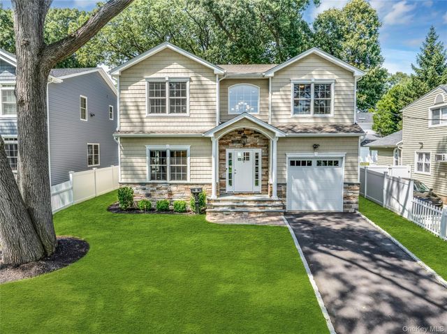 9 Hickory Road, Bayville, NY 11709