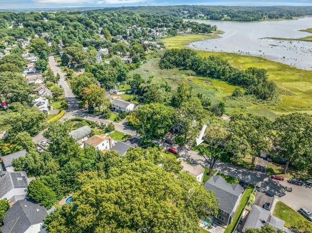 9 Hickory Road, Bayville, NY 11709