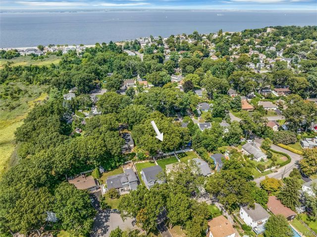 9 Hickory Road, Bayville, NY 11709
