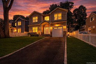 9 Hickory Road, Bayville, NY 11709