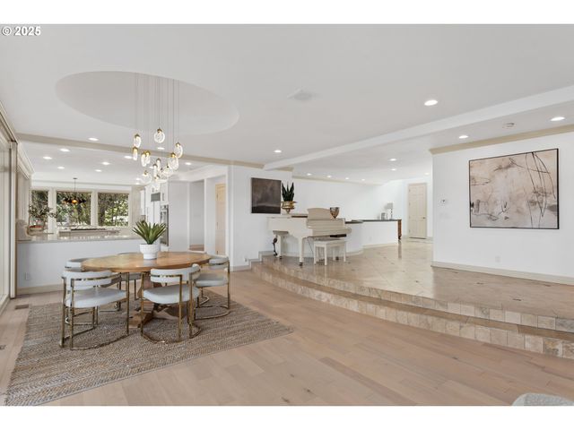 1040 Sw MYRTLE Dr, Portland, OR 97201