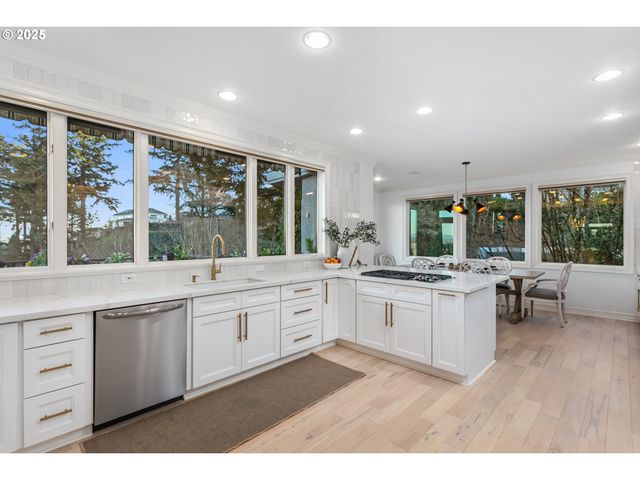 1040 Sw MYRTLE Dr, Portland, OR 97201