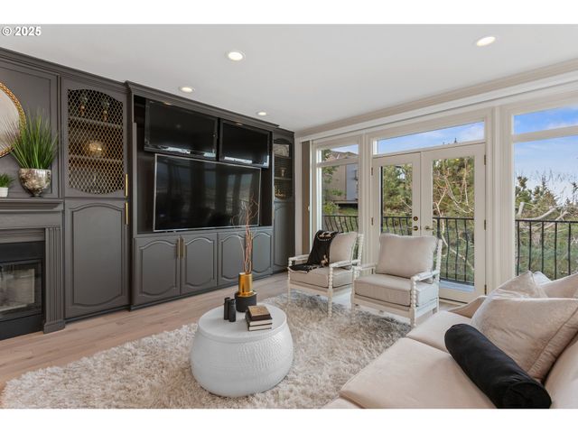 1040 Sw MYRTLE Dr, Portland, OR 97201